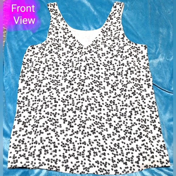 Reversible white with black flower design, size large, EUC - Picture 1 of 8